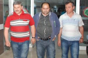 Tokat atan ağabeyini bı&ccedil;akladı