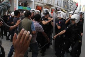 Taksim esnafı da polise tepkili