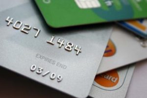 Bankalardan aidatsız kart atağı