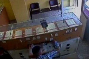Kuyumcudaki hırsızlık kamerada