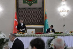 G&uuml;l, T&uuml;rkmenistan'daki T&uuml;rklerle bir araya geldi