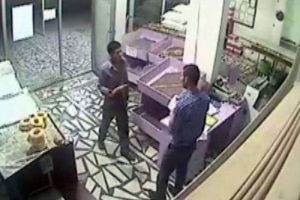Ailesini katlettikten sonra fırından ekmek almış