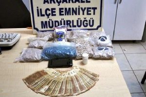 Suriyeli gen&ccedil; sınırda uyuşturucuyla yakalandı