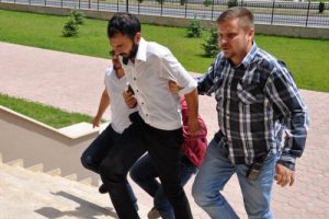 Tecav&uuml;z davası sanığına gasptan tutuklama