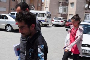 Bakıcıyı d&ouml;v&uuml;p yurttan ka&ccedil;tılar