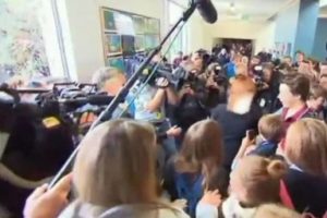 Avustralya Başbakanı'na sandviçli saldırı