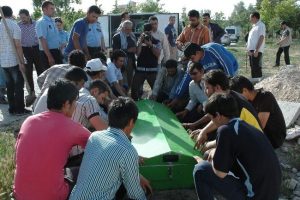 Katledilen Afgan aile toprağa verildi