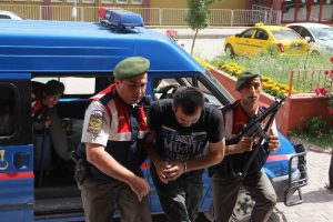 Telefon kablosu hırsızları yakayı ele verdi