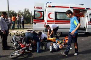Yeni aldığı motosikletle kaza yaptı
