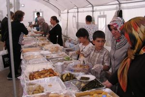 &Uuml;lk&uuml;c&uuml; iş&ccedil;iler fakirler yararına kermes a&ccedil;tı