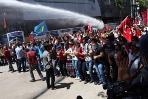 Ankara'da 'Gezi Parkı' protestosuna polis m&uuml;dahalesi