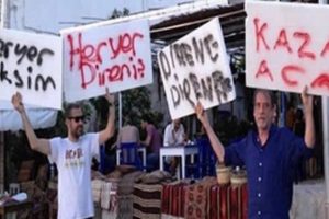 Nejat İşler ve Civan Canova'dan pankartlı destek