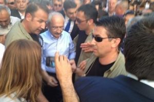 CHP'liler Beşiktaş'tan Taksim'e y&uuml;r&uuml;d&uuml;