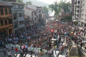 Bursa'da trafik fel&ccedil; oldu, s&uuml;r&uuml;c&uuml;ler isyan etti