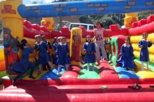 K&ouml;y &ccedil;ocuklarının ayağına lunapark g&ouml;t&uuml;rd&uuml;ler
