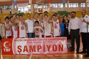 K&uuml;&ccedil;&uuml;k Erkekler'de şampiyon TOFAŞ