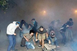 Gezi Parkı protestocuları arasında arbede &ccedil;ıktı