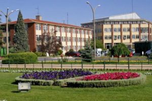 A&Uuml;'de b&uuml;y&uuml;k yolsuzluk iddiası!
