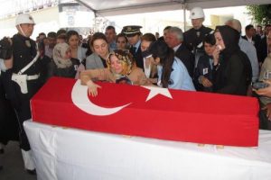 Şehit polis i&ccedil;in t&ouml;ren d&uuml;zenlendi