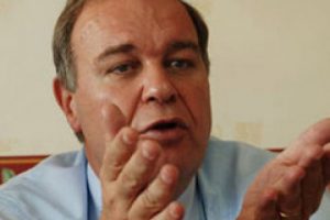'Erdoğan siyasi ve ekonomik istikrarı yıpratıyor'