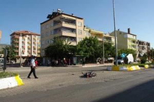 Motosiklete &ccedil;arpan kamyon s&uuml;r&uuml;c&uuml;s&uuml; ka&ccedil;tı