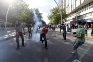 G&uuml;venlik kamerasına şok g&ouml;r&uuml;nt&uuml;ler yansıdı!