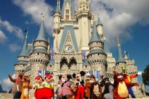 15 milyon euro verdi Disneyland'ı kapattı