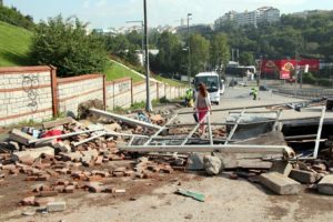 Taksim'de yollardan ge&ccedil;ilemiyor