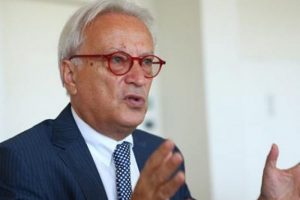"AB T&uuml;rkiye ile m&uuml;zakereleri dondurabilir"
