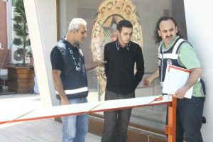 Otomobil hırsızları yakalandı