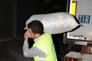 Reyhanlı'da barınan Suriyelilere yardım