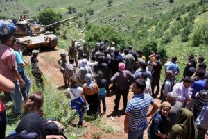 BDP'liler, PKK'lıların ateş a&ccedil;tığı b&ouml;lgeye gitti