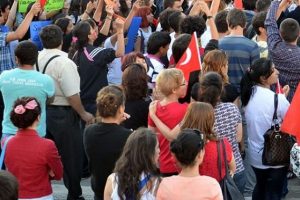 Sosyal medyada "Eve d&ouml;n&uuml;yoruz" r&uuml;zgarı!