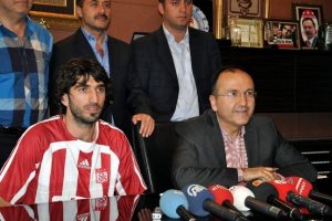 Sivasspor Burhan Eşer ile iki yıllık s&ouml;zleşme imzaladı