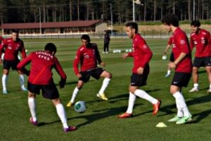 U 20'ler D&uuml;zce'de kampa girdi