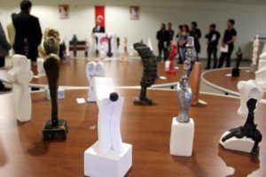 Veremi heykellerle anlattılar