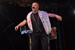 Yavuz Se&ccedil;kin g&uuml;lmekten kırdı ge&ccedil;irdi