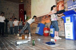 Minikler atık toplamak i&ccedil;in yarıştı