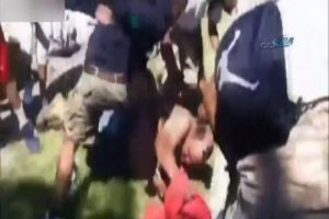&Ouml;ğrencilerden sokak ortasında meydan dayağı