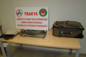 Bavuldan 220 bin liralık eroin &ccedil;ıktı