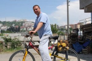 Bisikletini motosiklete d&ouml;n&uuml;şt&uuml;rd&uuml;