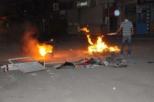 Tunceli'de sokağı yakan g&ouml;stericilere m&uuml;dahale