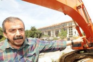 BDP'li &Ouml;nder İstanbul Valiliği'ne gidecek
