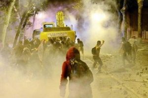 &Ccedil;arşı hem dozeri hem şof&ouml;r&uuml; g&ouml;t&uuml;rm&uuml;ş