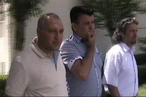 20 yıllık eşini &ouml;ld&uuml;rd&uuml;