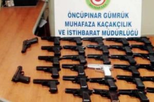 Suriye'ye ge&ccedil;mek isteyen ara&ccedil;tan silah &ccedil;ıktı