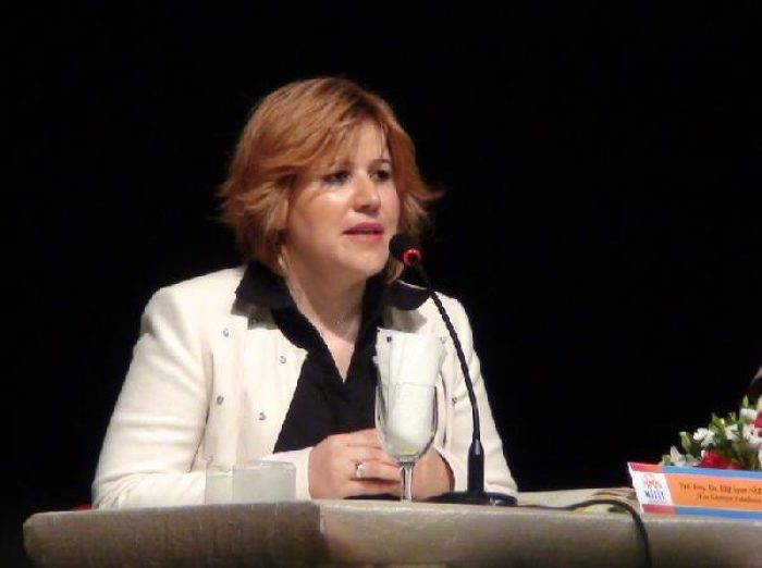 Bilgisayara bağımlı kalma aile i&ccedil;i iletişimi koparıyor