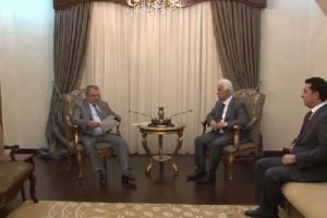 İrsen K&uuml;&ccedil;&uuml;k h&uuml;k&uuml;meti istifa etti