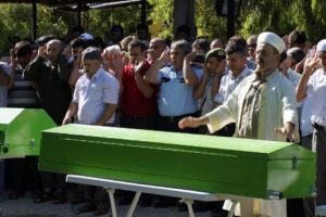 Belediye başkanının kardeşleri toprağa verildi