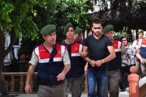 İzmir'de 80 kilo esrar ele ge&ccedil;irildi